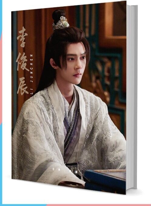 中国俳優『李俊辰（リー・ジュンチェン）.』写真集1冊 A4ポスター4枚 しおり4枚 LOMOカード10枚 - 華流グッズストア