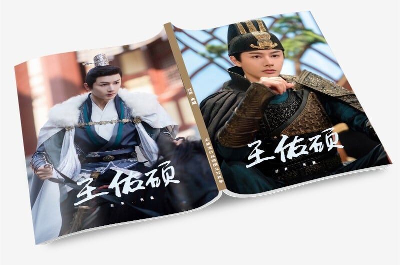 俳優『ワン・ヨウシュオ（王佑碩）』写真集1冊 A4ポスター4枚 しおり4枚 LOMOカード10枚 - 華流グッズストア